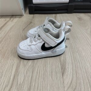 Nike toddler White and Black Velcro Sneakers
